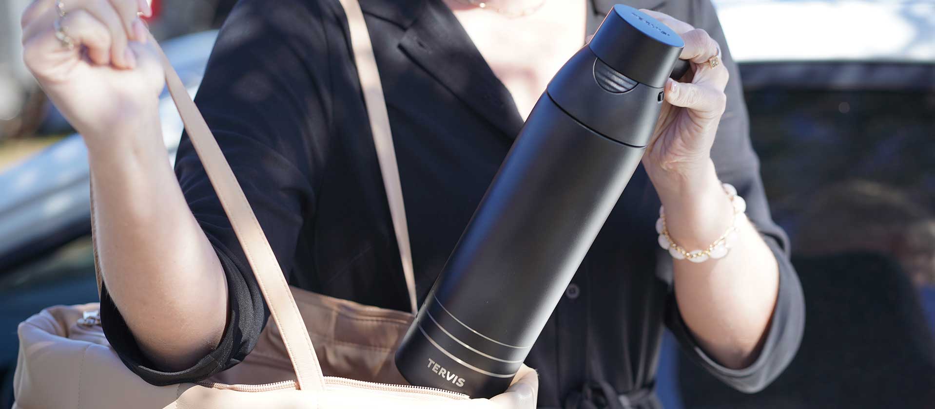 26oz Venture&trade; Bottle Lifestyle Image